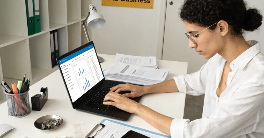 Bookkeeping process for UAE freelancers tracking expenses invoices and financial records accurately